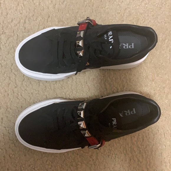 Prada shoes - Picture 2 of 3